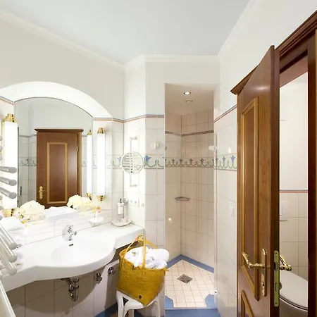 Parkhotel מלון 4*